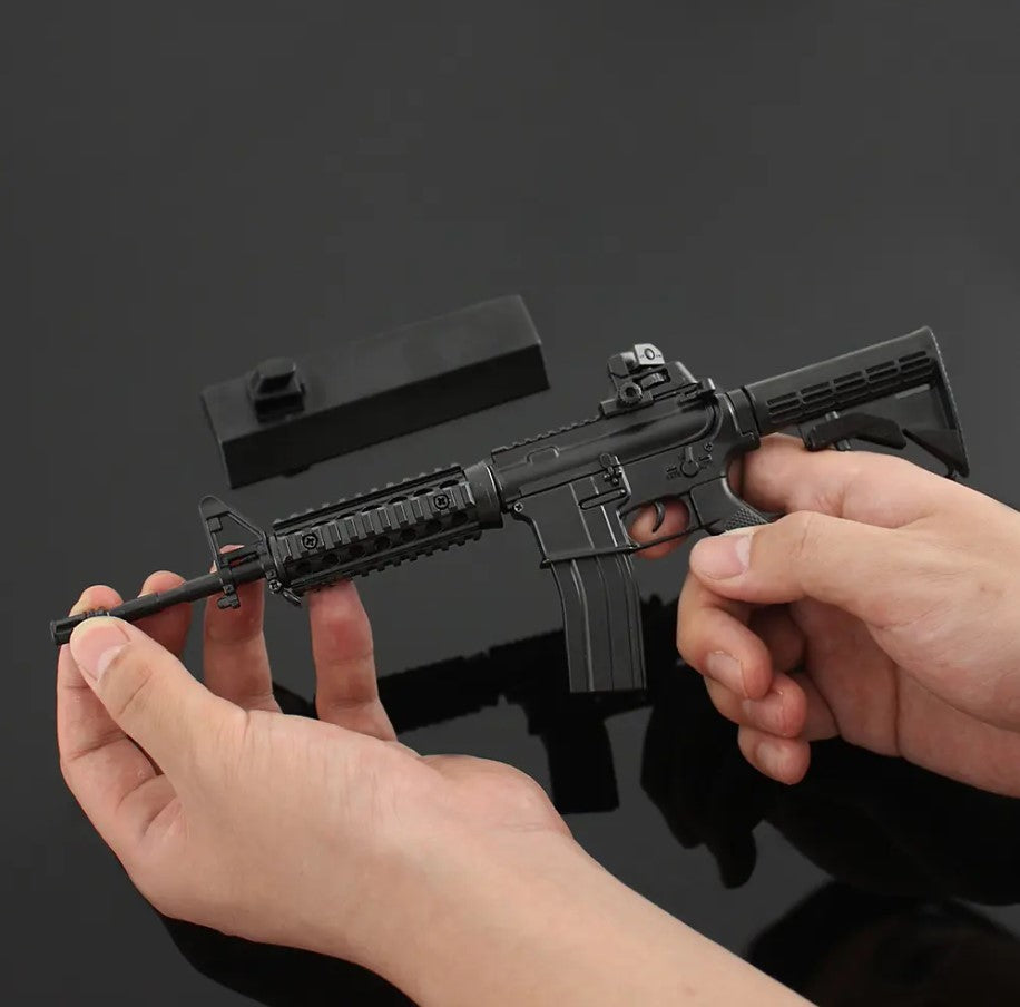 AR-15 Black Metal Miniature Gun Model