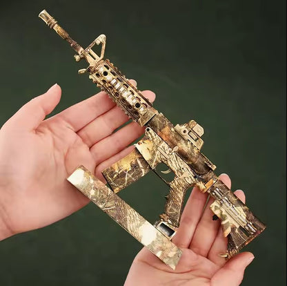 AR-15 Dead Leaves Camouflage Miniature Gun Model